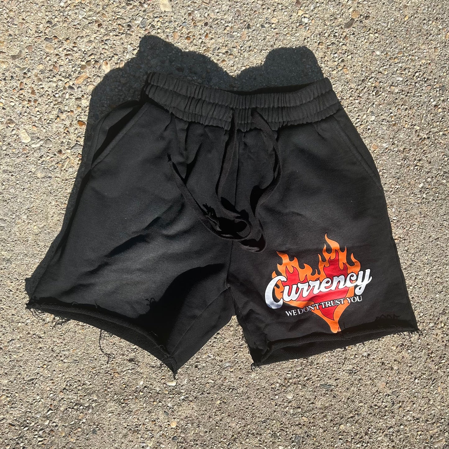 WE DONT TRUST YOU SHORTS - BLACK